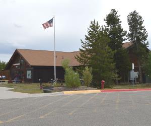 Grizzly & Wolf Discovery Center